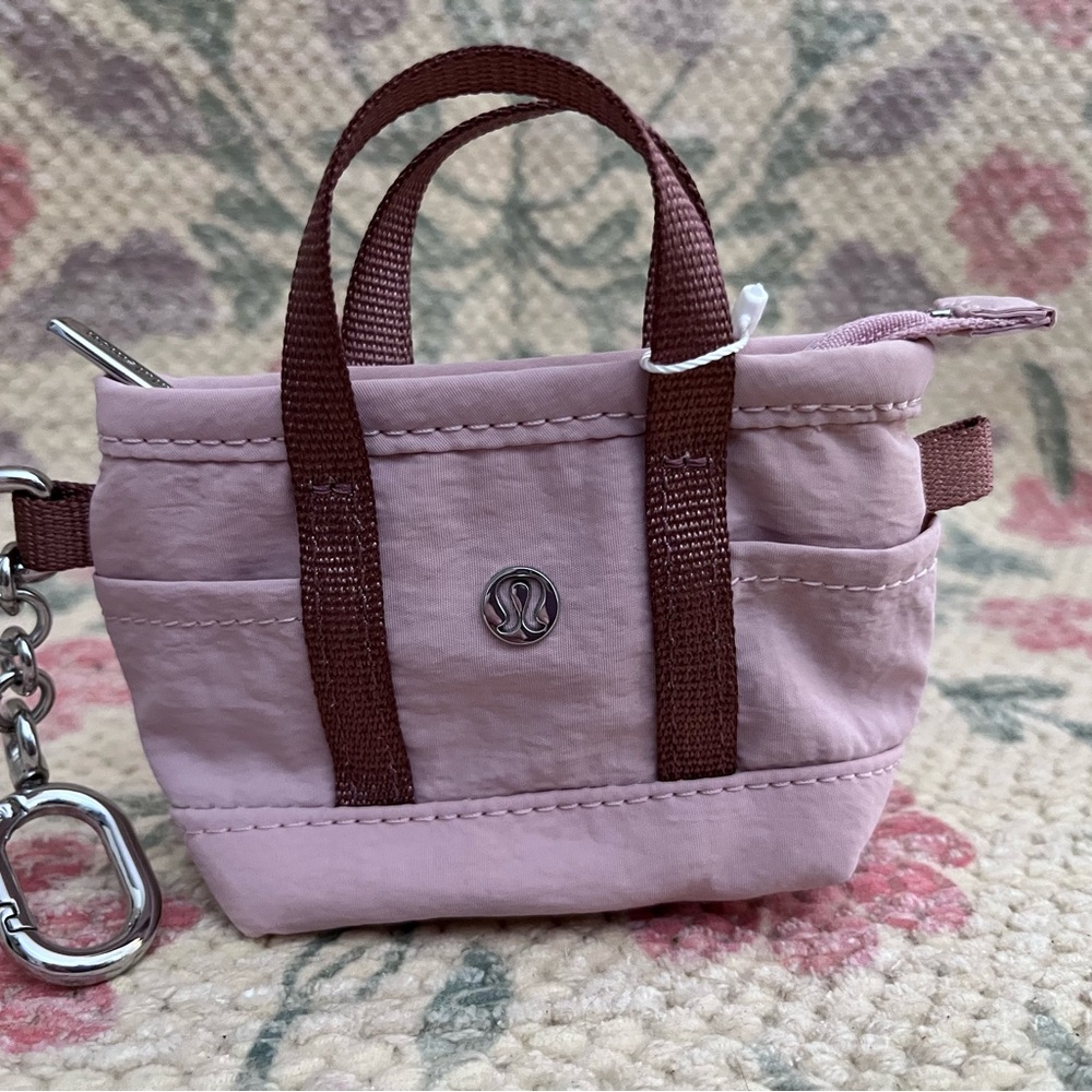 NWT lululemon Daily Multi-Pocket Nano - Picture 8 of 15
